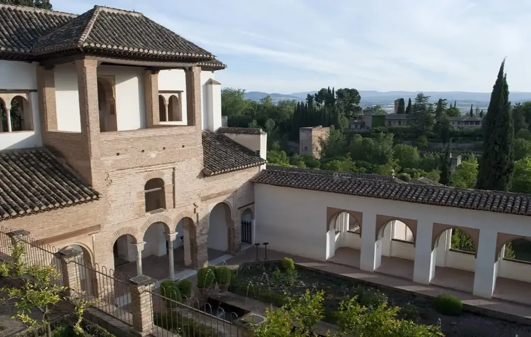 A side view of the beautiful Generalife Palace