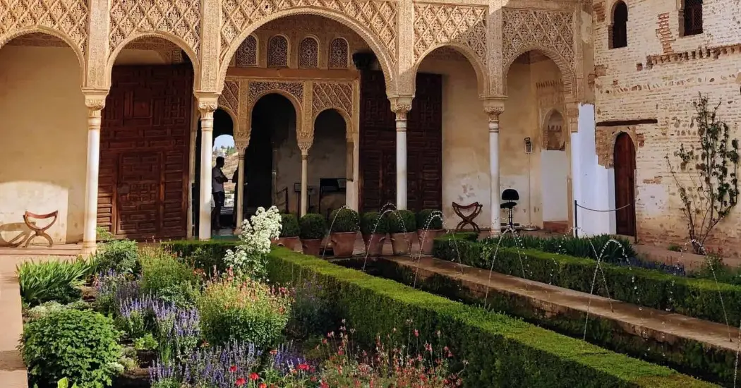Generalife Palace’s beautiful gardens and fountains