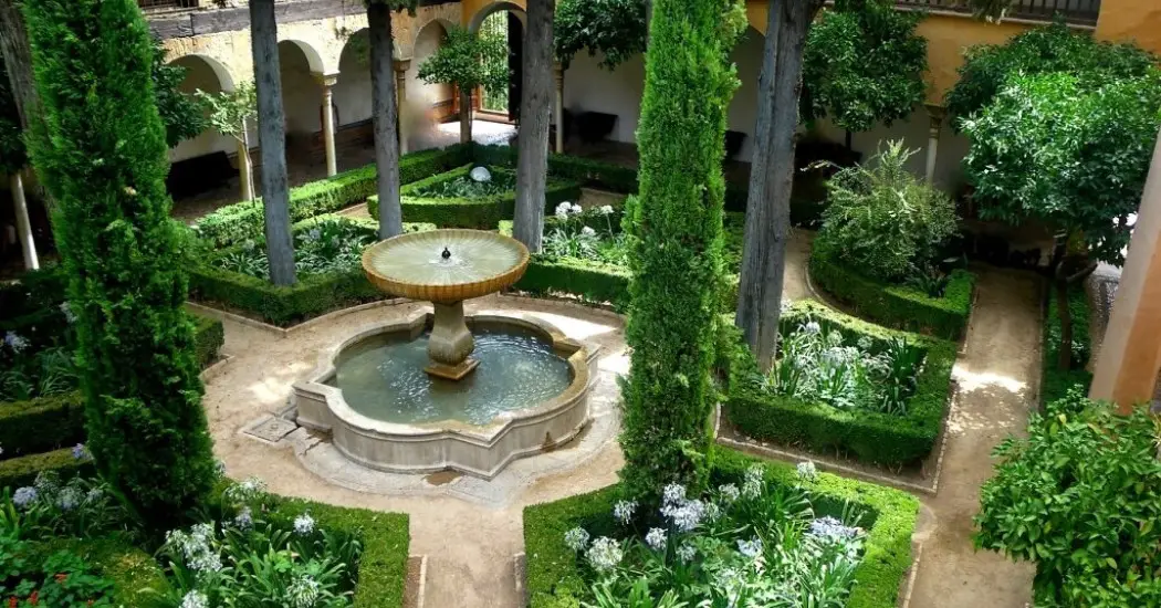 The beautiful, lush gardens of Generalife in Alhambra
